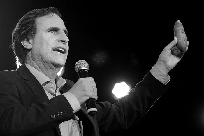 Álvaro Garcé, ayer, en la presentación de su candidatura a la Intendencia, en el cine Metro. Foto: Pablo Vignali