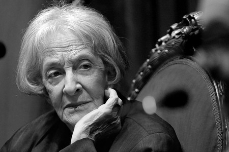 Ida Vitale en el Paraninfo de la Universidad. Foto: Nicolás Celaya (archivo, julio de 2010) Ida Vitale en el Paraninfo de la Universidad. Foto: Nicolás Celaya (archivo, julio de 2010)