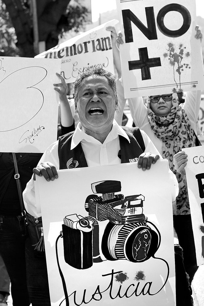 Periodistas mexicanos protestan por el asesinato de reportero gráfico Rubén Espinosa, ayer, en Acapulco, México. Foto: Pedro Pardo, AFP