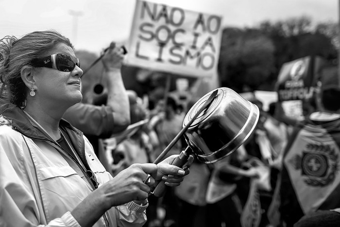 Protestas contra Dilma Rousseff y el Partido de los Trabajadores, ayer, en Porto Alegre, Brasil. Foto: Jefferson Bernardes, AFP