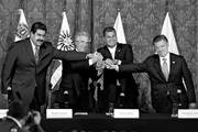 Los presidentes Nicolás Maduro (Venezuela), Tabaré Vázquez (Uruguay), Rafael Correa (Ecuador) y Juan Manuel Santos (Colombia), luego de la reunión en Quito, Ecuador. Foto: Leonardo Muñoz, Efe