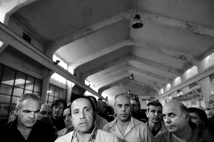 Óscar Dourado, presidente de la Patronal del Taxi, durante una rueda de prensa, ayer, en la sede del gremio. Foto: Santiago Mazzarovich