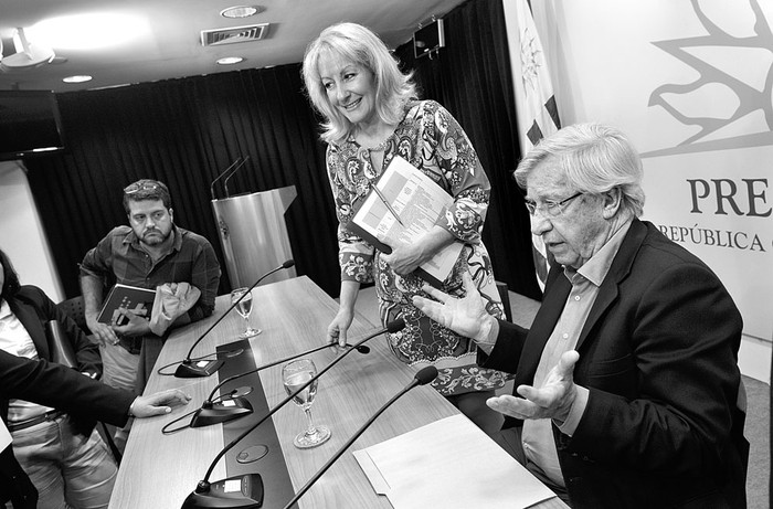 Carolina Cosse y Danilo Astori en rueda de prensa ayer, en la Torre Ejecutiva. Foto: Federico Gutiérrez