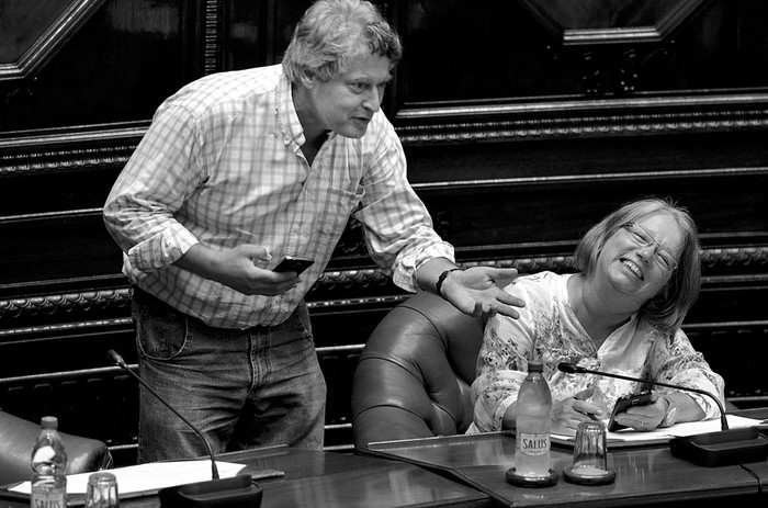 Rafael Michelini y Mónica Xavier, ayer, durante la sesión del Senado. Foto: Pablo Vignali