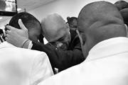 Michel Martelly, ex presidente de Haití, saluda a los diputados, ayer, en el Parlamento haitiano. Foto: Héctor Retamal, Afp