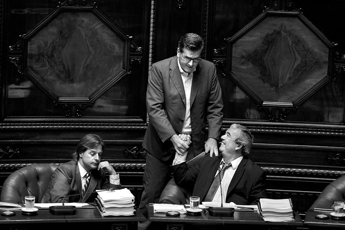 Luis Lacalle Pou, Pedro Bordaberry y Luis Alberto Heber, ayer, durante la sesión del Senado. Foto: Santiago Mazzarovich
