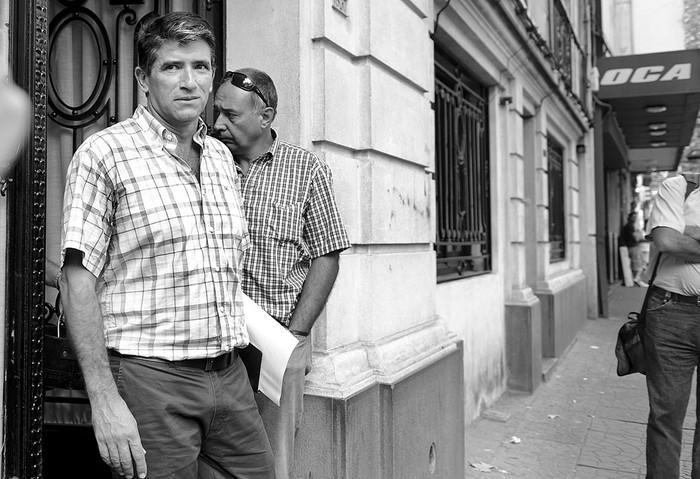 Raúl Sendic se retira de la sede del Frente Amplio luego de participar, el sábado, en el Plenario Nacional. Foto: Santiago Mazzarovich