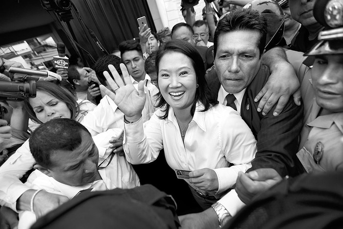 Keiko Fujimori, candidata a la presidencia de Perú, llega al circuito electoral, ayer, en Lima, Perú. Foto: Luka Gonzales, Afp