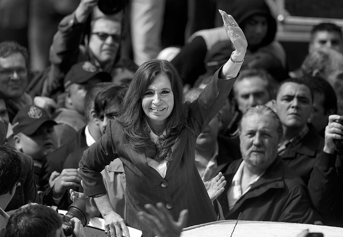 Cristina Fernández después de dar un discurso, ayer, frente a la Corte Federal, en Buenos Aires. Foto: Juan Mabromata, Afp