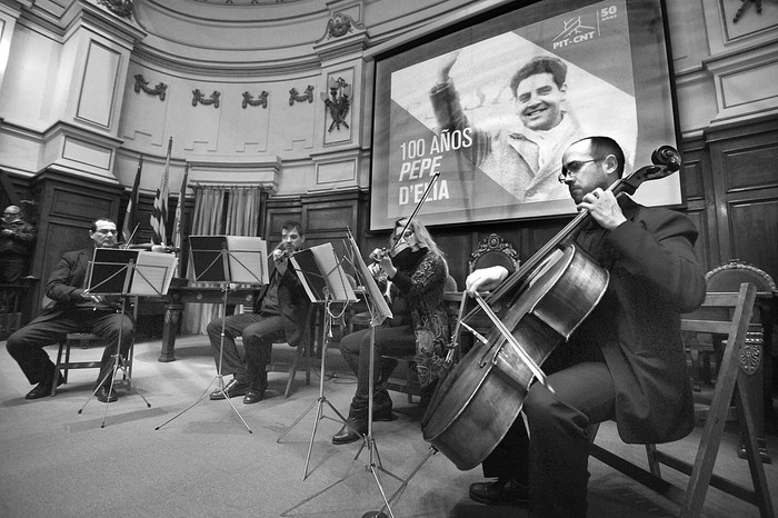 Homenaje a José D’Elía, ayer, en el Paraninfo de la Universidad. Foto: Federico Gutiérrez
