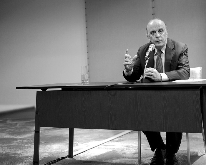 José Serra, ministro de Relaciones Exteriores de Brasil, durante una rueda de prensa, ayer, en un hotel en Pocitos. Foto: Pablo Vignali