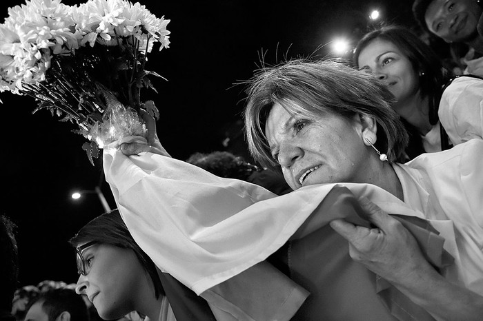 Festejos por la firma de un acuerdo de paz entre el gobierno de Colombia y la guerrilla de las FARC, ayer, en Bogotá, Colombia. Foto:Guillermo Legaria, Afp