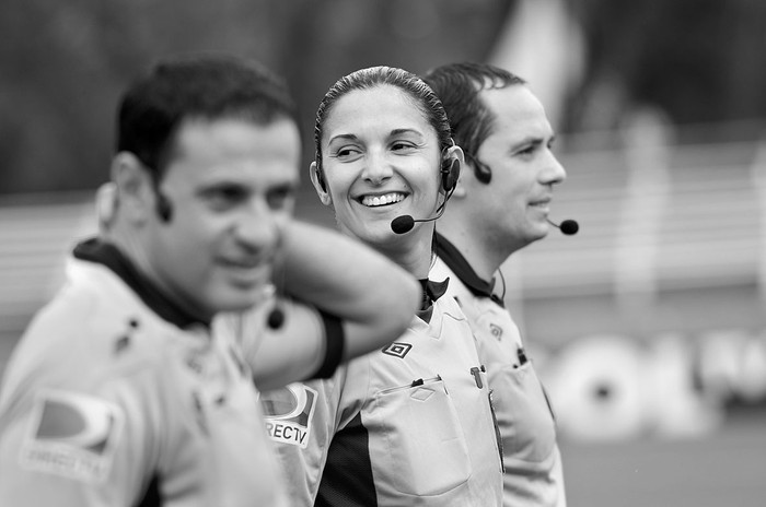 Claudia Umpiérrez, jueza del partido entre River Plate y Boston River, ayer, en el Parque Saroldi. Foto: Pablo Vignali
