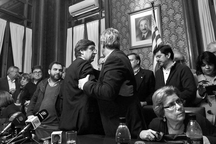 Javier Miranda (c-i) y Rafael Michelini (c-d), ayer, en el Palacio Legislativo. Foto: Federico Gutiérrez
