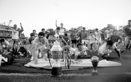 Jugadores del Club Nacional de Football festejan la obtención del Campeonato Uruguayo Especial, ayer, en el Gran Parque Central. Foto: Pablo Vignali Jugadores del Club Nacional de Football festejan la obtención del Campeonato Uruguayo Especial, ayer, en el Gran Parque Central. Foto: Pablo Vignali