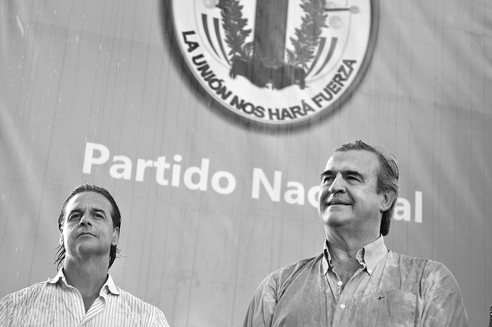 Luis Lacalle Pou y Jorge Larrañaga. Foto: Javier Calvelo (archivo, febrero de 2014)