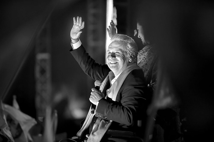 Lenin Moreno, candidato presidencial de Alianza País, durante un discurso a sus partidarios, anoche, en Quito. Foto: Juan Ruiz, AFP