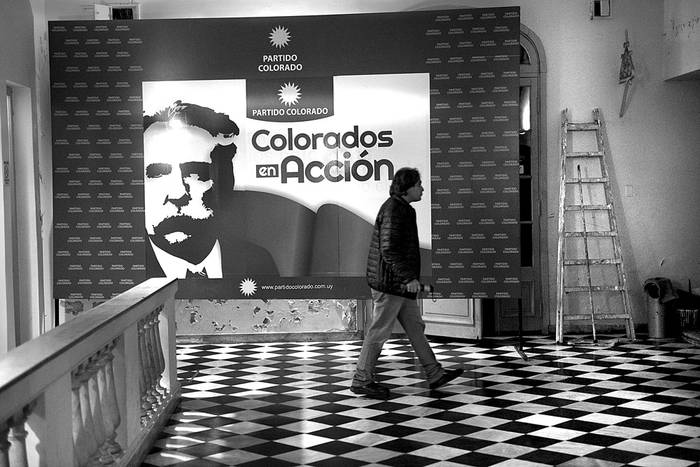 Casa del Partido Colorado, ayer, donde se reunió la agrupación Vamos Uruguay. Foto: Andrés Cuenca
