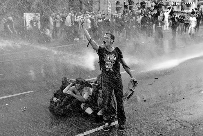 La Policía Antidisturbios reprime una manifestación contra la cumbre del G20, ayer, en Hamburgo, norte de Alemania. Foto: Christof Stache, AFP