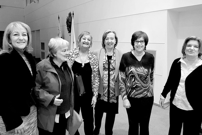 Carolina Cosse, Lucía Topolansky, Liliam Kechichian, María Julia Muñoz, Marina Arismendi y Eneida De León, ayer, en la Torre Ejecutiva. Foto: twitter de Kechichian, s/d de autor