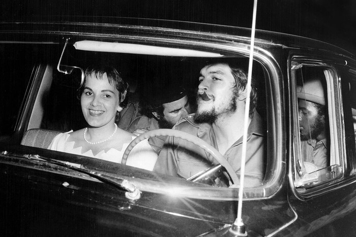 Ernesto "Che" Guevara con su segunda esposa Aleida March, el día de su boda, el 2 de junio de 1959, en La Habana. Foto:  AFP, familia Handout