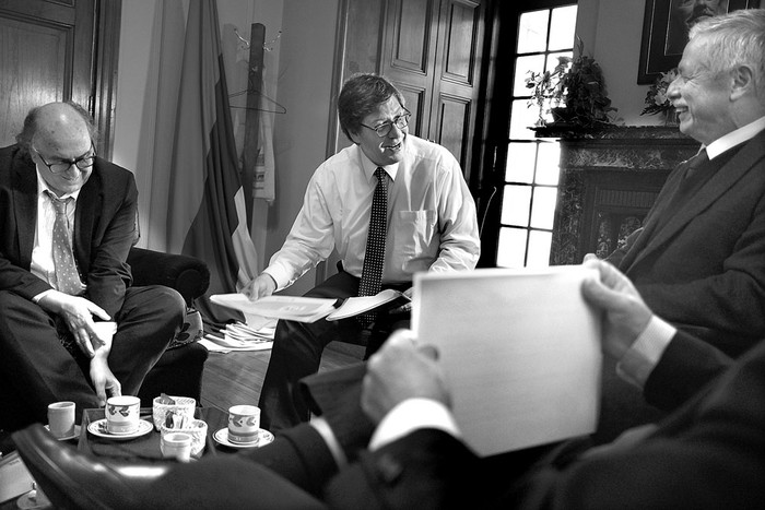 Marcos Carámbula, Javier Miranda y Jorge Basso, ayer, en la sede del Frente Amplio. Foto: Pablo Vignali