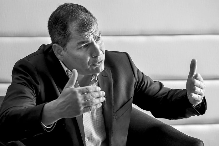 Rafael Correa, ex presidente ecuatoriano, durante una entrevista, el 22 de setiembre. Foto: Raúl Arboleda, AFP