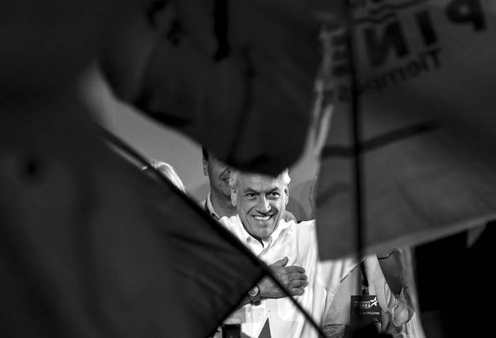 Sebastián Piñera celebra los resultados de las elecciones, ayer, en Santiago de Chile. Foto: Martín Bernetti, AFP