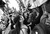 Manifestación frente a la casa del represor Miguel Etchecolatz, luego de que la justicia le otorgara prisión domiciliaria, ayer, en Mar del Plata, Argentina. Foto: Marina Devo, AFP Manifestación frente a la casa del represor Miguel Etchecolatz, luego de que la justicia le otorgara prisión domiciliaria, ayer, en Mar del Plata, Argentina. Foto: Marina Devo, AFP