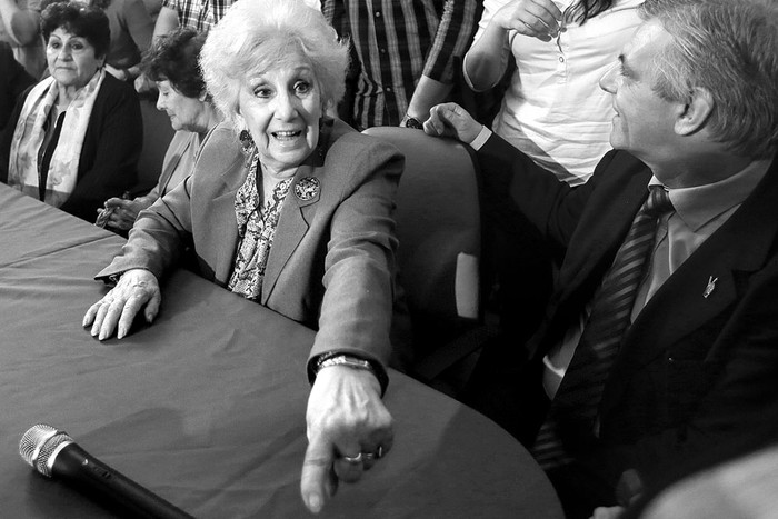 Estela de Carlotto, presidenta de Abuelas de Plaza de Mayo, en una rueda de prensa en Buenos Aires. Foto: AFP