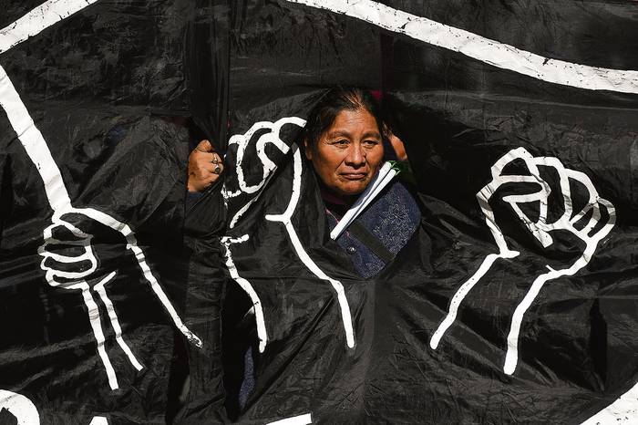 Manifestación contra el aumento de las tarifas de los servicios públicos y las negociaciones del gobierno con el Fondo Monetario Internacional, ayer, en Buenos Aires.
 · Foto: Eitan Abramovich