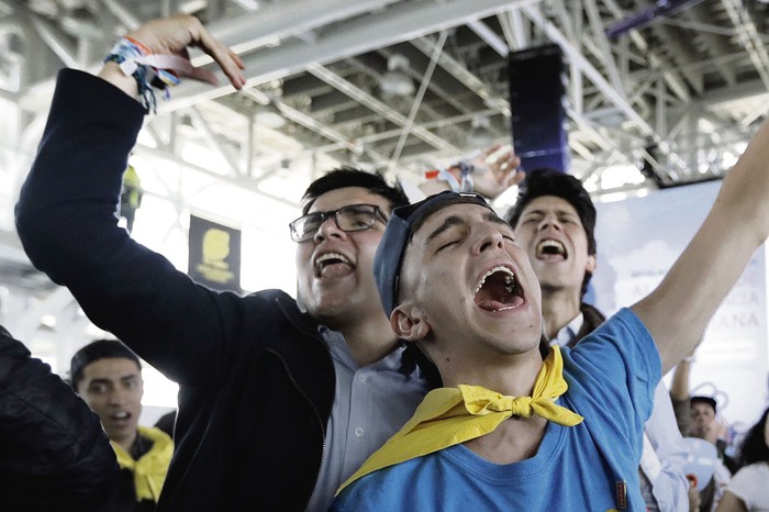 Partidarios del candidato presidencial Iván Duque, ayer, en Bogotá.
foto: john vizcaino, afp · Foto: John Vicaíno