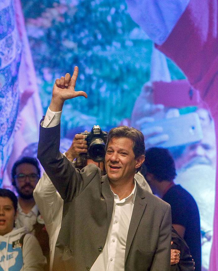 Fernando Haddad, candidato presidencial del Partido de los Trabajadores de Brasil, durante un acto de campaña en San Pablo, Brasil. · Foto: Miguel Schincariol