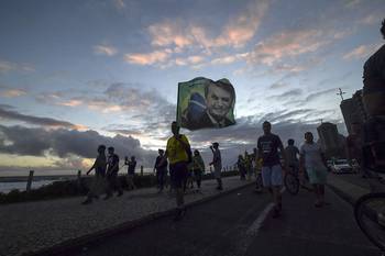 Partidarios de Jair Bolsonaro, ayer, en Río de Janeiro, Brasil. Partidarios de Jair Bolsonaro, ayer, en Río de Janeiro, Brasil.