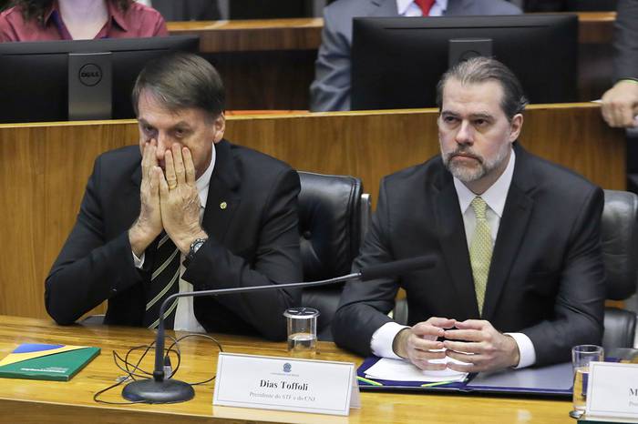 Jair Bolsonaro, presidente electo de Brasil, y José Dias Toffoli, presidente de la Corte Suprema, ayer, en el Congreso Nacional, en Brasilia.
 · Foto: Sergio Lima