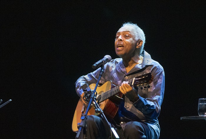 Gilberto Gil, anoche, en el Auditorio Adela Reta, del Sodre. · Foto: Mariana Greif