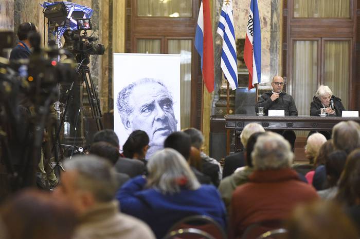 Acto por los 46 años del golpe de Estado, ayer, en el Salón de los Pasos Perdidos. · Foto: Federico Gutiérrez