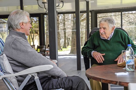 Tabaré Vázquez y José Mujica, ayer, en la residencia de Suárez y Reyes. · Foto: Walter Paciello, Presidencia Tabaré Vázquez y José Mujica, ayer, en la residencia de Suárez y Reyes. · Foto: Walter Paciello, Presidencia