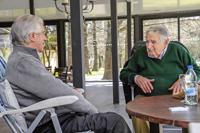 Tabaré Vázquez y José Mujica en la residencia de Suárez y Reyes (archivo, setiembre 2019). · Foto: Walter Paciello, Presidencia