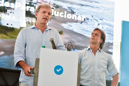 Sebastián Bauzá y Luis Lacalle Pou (archivo, enero de 2019).
· Foto: Ricardo Antúnez, adhocFOTOS Sebastián Bauzá y Luis Lacalle Pou (archivo, enero de 2019).
· Foto: Ricardo Antúnez, adhocFOTOS