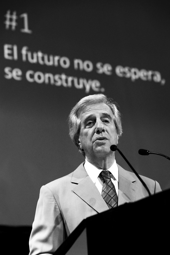 Tabaré Vázquez, durante la apertura del ciclo de charlas programáticas Uruguay X+, anoche en la Torre de las Telecomunicaciones. / Foto: Sandro Pereyra