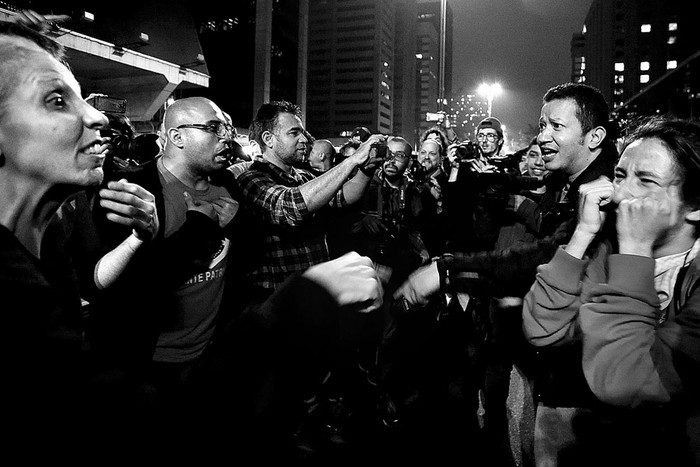Manifestantes a favor y contra el ex presidente Luiz Inácio Lula da Silva, ayer, en San Pablo, Brasil. Foto: Miguel Schincariol, AFP