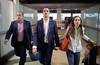 Juan Guaido y a su esposa Fabiana Rosales, ayer, a su arribo al aeropuerto internacional Simón Bolívar, en el estado de Vargas, Venezuela. Foto: Donaldo Barros, servicio de fotografía de Juan Guaidó, AFP
Juan Guaido y a su esposa Fabiana Rosales, ayer, a su arribo al aeropuerto internacional Simón Bolívar, en el estado de Vargas, Venezuela. Foto: Donaldo Barros, servicio de fotografía de Juan Guaidó, AFP