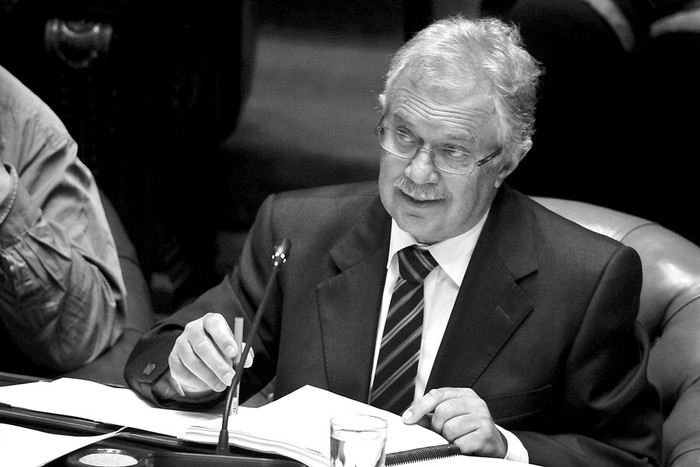 Jorge Menéndez, ministro de Defensa Nacional, en el senado. Foto: Federico Gutiérrez (archivo, noviembre de 2016)