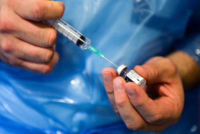 Vacuna de Pfizer/BioNtech contra el COVID-19, en Bélgica. · Foto: Johanna Geron / POOL / AFP