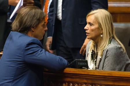 Luis Lacalle Pou y Beatríz Argimón (archivo, abril de 2019).
· Foto: Santiago Mazzarovich / adhocFOTOS Luis Lacalle Pou y Beatríz Argimón (archivo, abril de 2019).
· Foto: Santiago Mazzarovich / adhocFOTOS