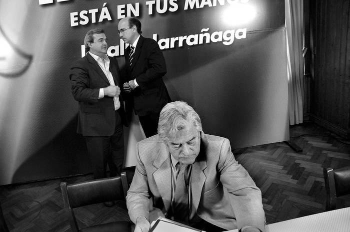 Luis Alberto Lacalle, Jorge Larrñaga y Javier de Haedo, en el acto en que fueron preseentados los técnicos del Partido Nacional de cara a un futuro gobierno. (archivo, octubre de 2009) · Foto: Pablo Nogueira
