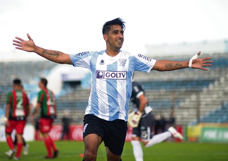 Maureen Franco, tras convertir el primer gol de Cerro con Rampla Juniors en el estadio Luis Tróccoli. Foto: Andrés Cuenca · Foto: Andrés Cuenca Maureen Franco, tras convertir el primer gol de Cerro con Rampla Juniors en el estadio Luis Tróccoli. Foto: Andrés Cuenca · Foto: Andrés Cuenca
