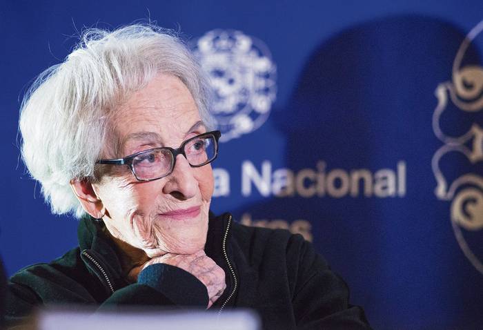 Homenaje de la Academia Nacional de Letras a la poeta Ida Vitale, en el Día Internacional de la Poesía.
 (archivo, marzo de 2018) · Foto: Andrés Cuenca