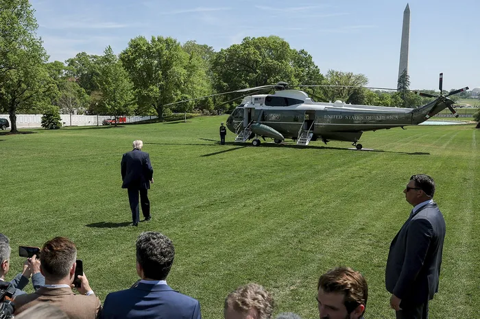 El presidente de Estados Unidos, Donald Trump, en el jardín sur de la Casa Blanca, el 16 de abril de 2026, en Washington previo a un viaje a Las Vegas. · Foto: Anna Moneymaker, Getty Images, AFP